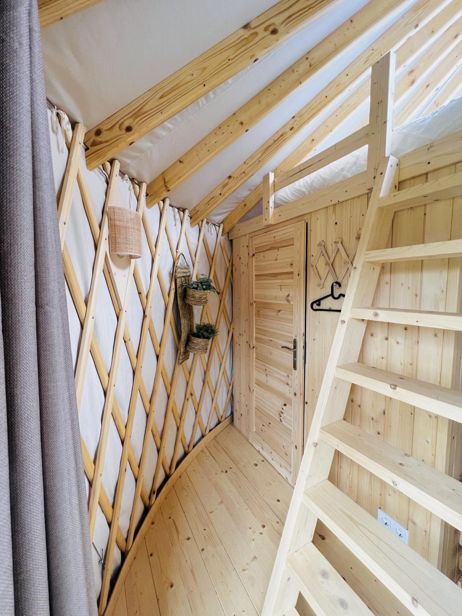 Magnolia Hoeve - Unieke Bestemming Voor Paardenliefhebbers En Bijzondere Overnachtingen In De Natuur Ledeacker Exteriör bild